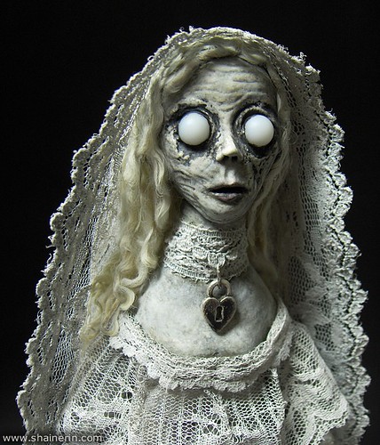 Annabelle, la bambola misteriosa e la strana morte dell’ispettore Rivera Annabelle, la bambola misteriosa e la strana morte dell’ispettore Rivera