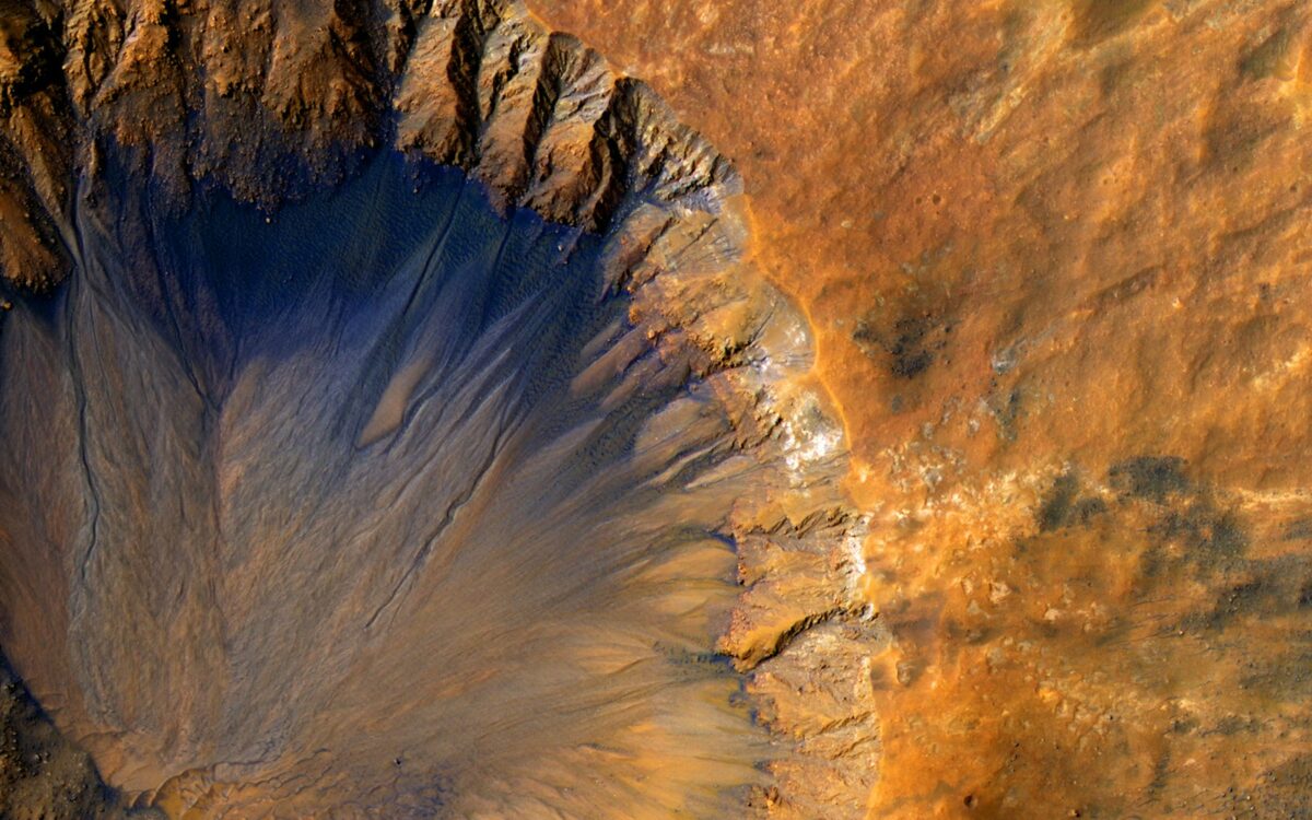Nuove scoperte su Marte: il ghiaccio e la formazione dei gully