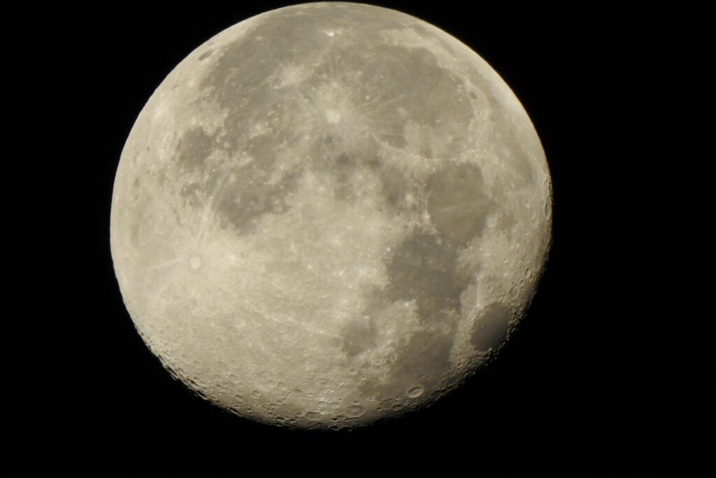 Superluna del Castoro: uno spettacolo celeste incredibile da ammirare