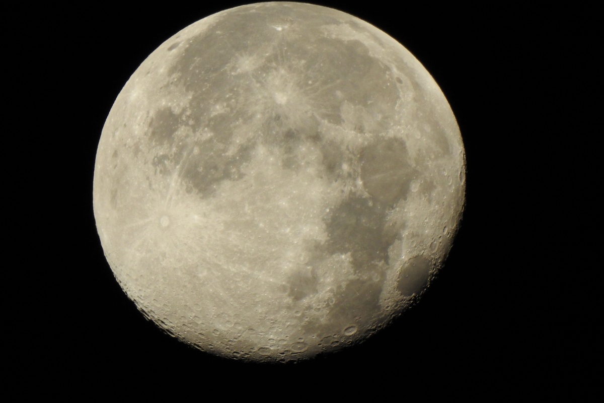 Superluna del Castoro: uno spettacolo celeste incredibile da ammirare