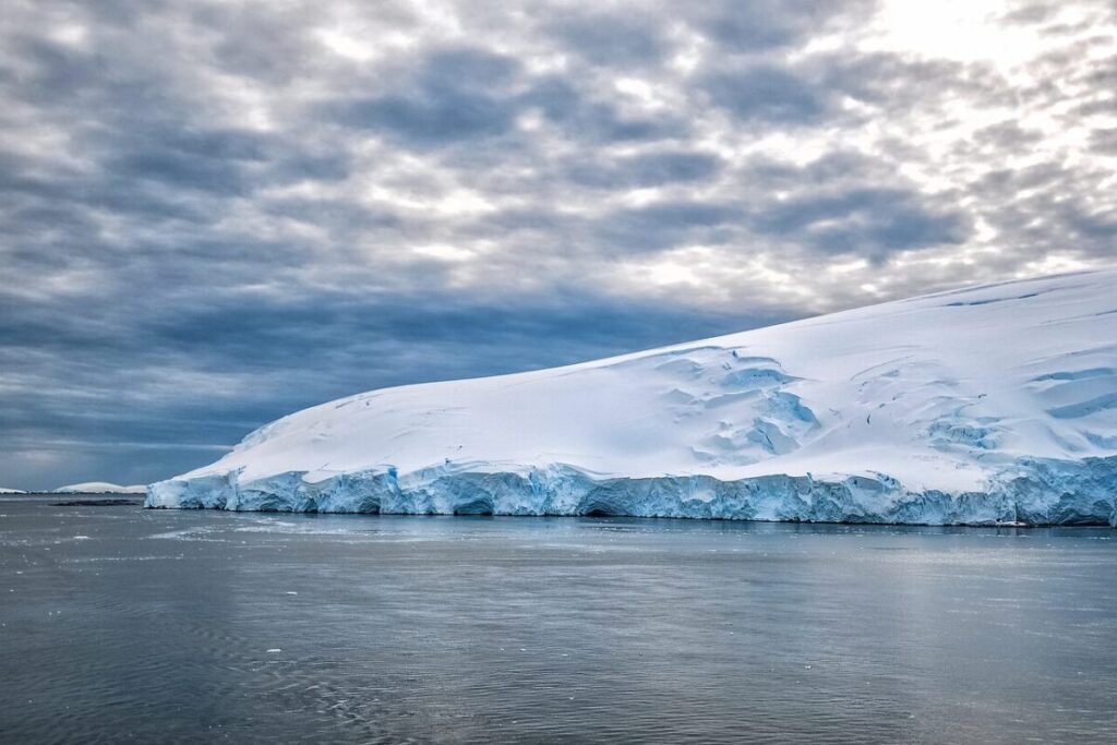 L’Iceberg A23a e la minacciosa “piscina” in Antartide