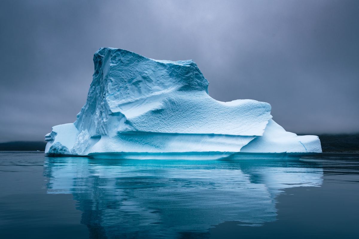 Lago gigante sull’iceberg A23a: segnale del clima che cambia
