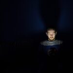 Rischi di Dormire con lo Smartphone: Salute e Sicurezza