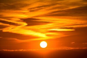 Il vero colore del Sole: tra percezione e realtà scientifica