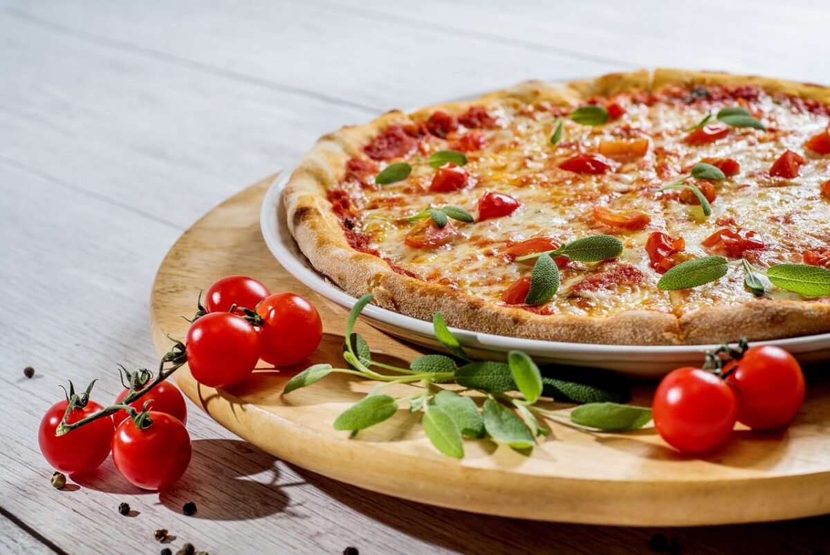 Mangiare fuori casa può favorire l’aumento di peso: cosa rivela la ricerca su ristoranti e asporto