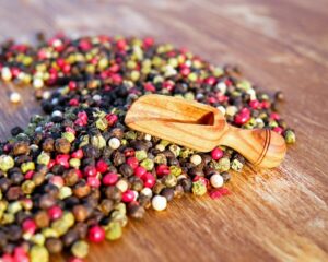 Perché gli esperti cambiano spesso idea sugli alimenti: il caso di curcuma, cioccolato e “superfood”