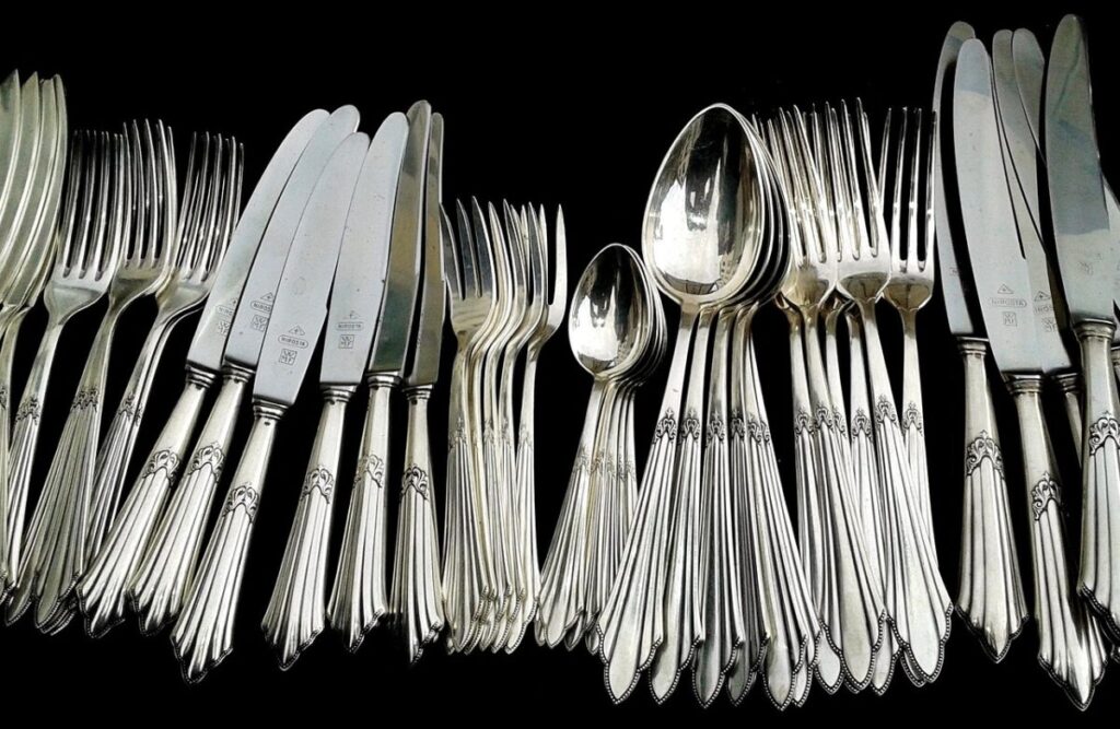 Ruggine e posate in acciaio inox in lavastoviglie: perché si formano le macchie e come evitarlo Ruggine e posate in acciaio inox in lavastoviglie: perché si formano le macchie e come evitarlo