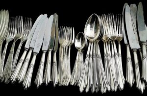 Ruggine e posate in acciaio inox in lavastoviglie: perché si formano le macchie e come evitarlo