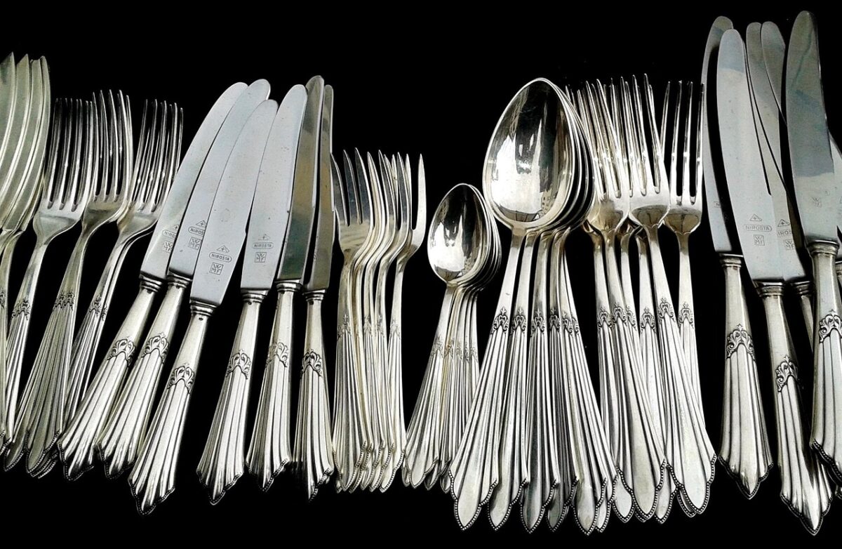 Ruggine e posate in acciaio inox in lavastoviglie: perché si formano le macchie e come evitarlo Ruggine e posate in acciaio inox in lavastoviglie: perché si formano le macchie e come evitarlo