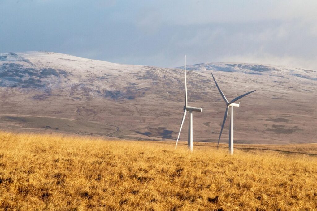 Energie rinnovabili e industria: come eolico e accumulo stanno cambiando le fabbriche Energie rinnovabili e industria: come eolico e accumulo stanno cambiando le fabbriche