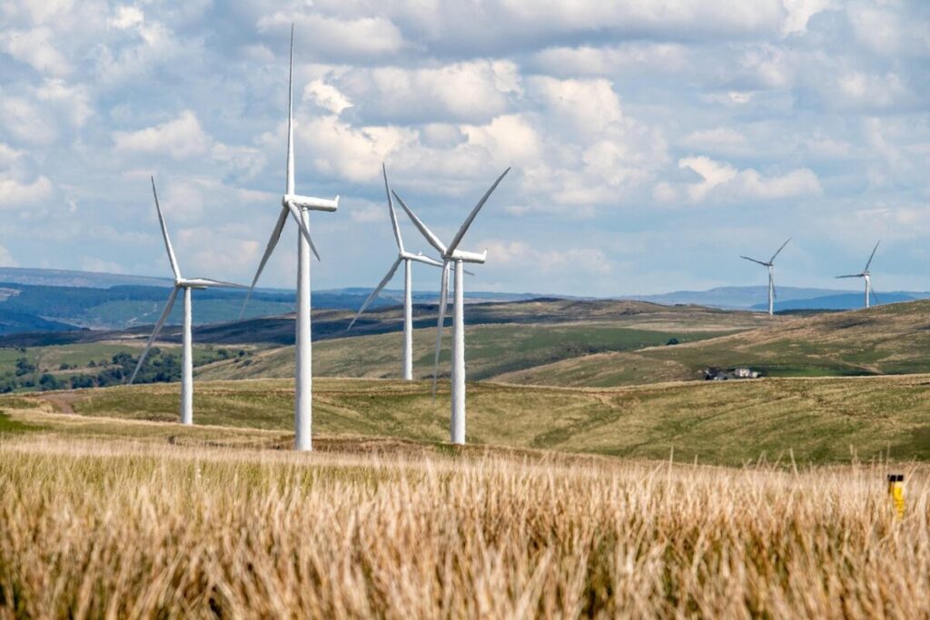 Energie rinnovabili e industria: come eolico e accumulo stanno cambiando le fabbriche Energie rinnovabili e industria: come eolico e accumulo stanno cambiando le fabbriche