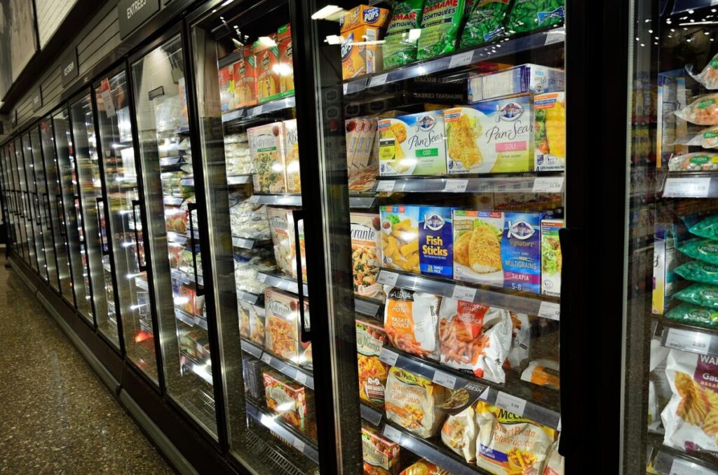 Lattina nel freezer: perché rischia l’esplosione?