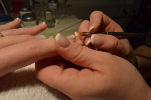 Batteri sotto le unghie: studi e pericoli