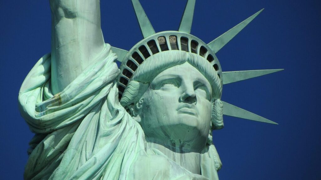 La Statua della Libertà non era verde: svelato il perché La Statua della Libertà non era verde: svelato il perché
